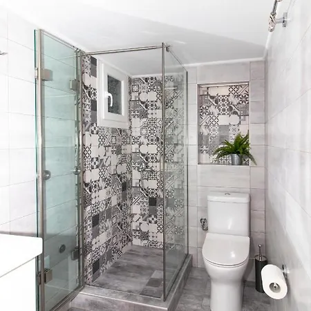 Large, Sunny, Modern Fully Renovated, Next To Agia Sofia