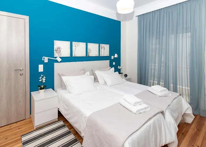 Large, Sunny, Modern Fully Renovated, Next To Agia Sofia 아파트 *