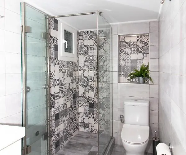 Large, Sunny, Modern Fully Renovated, Next To Agia Sofia