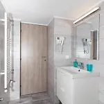 Large, Sunny, Modern Fully Renovated, Next To Agia Sofia 아파트