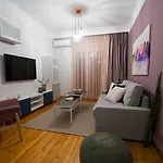 아파트 Large, Sunny, Modern Fully Renovated, Next To Agia Sofia *