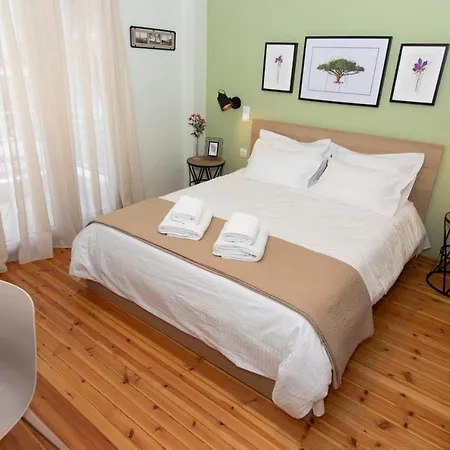 Large, Sunny, Modern Fully Renovated, Next To Agia Sofia 아파트 *